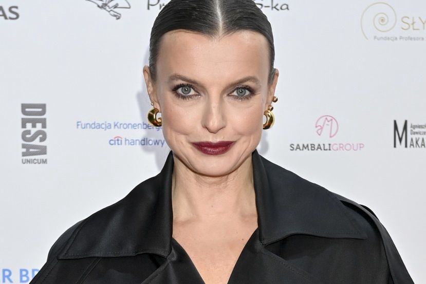 Pozowała w krótkiej sukience. Internauci komentują na potęgę