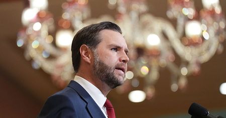 Rozejm się posypie? J.D. Vance nie wyleciał z USA