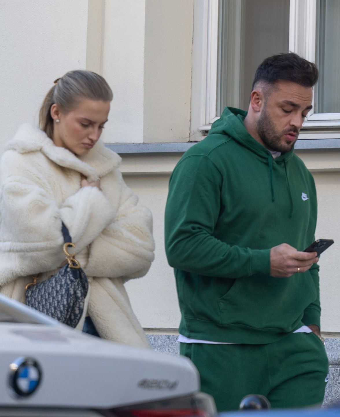 Karolina Pisarek i Roger Salla załatwiają sprawunki na mieście