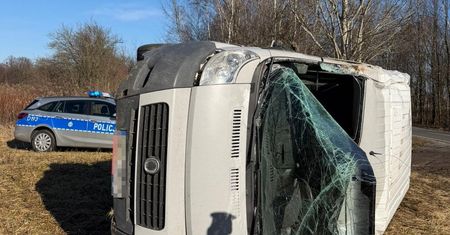Skowieszynek: Wypadek na DW 824. Samochód wypadł z drogi