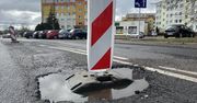 Grudziądz: Ogromne i głębokie dziury. Tak wygląda ulica Łęgi na osiedlu Rządz