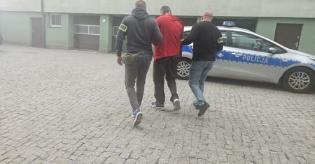 Pościg ulicami Ostrowca Świętokrzyskiego. 40-latek miał dożywotni zakaz i ponad pół promila