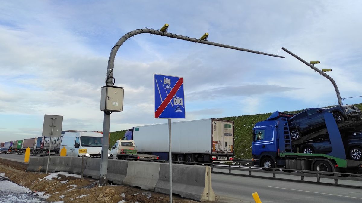 Odcinkowy pomiar za A1 zamontowano na czas remontu. Ale pomysł się spodobał