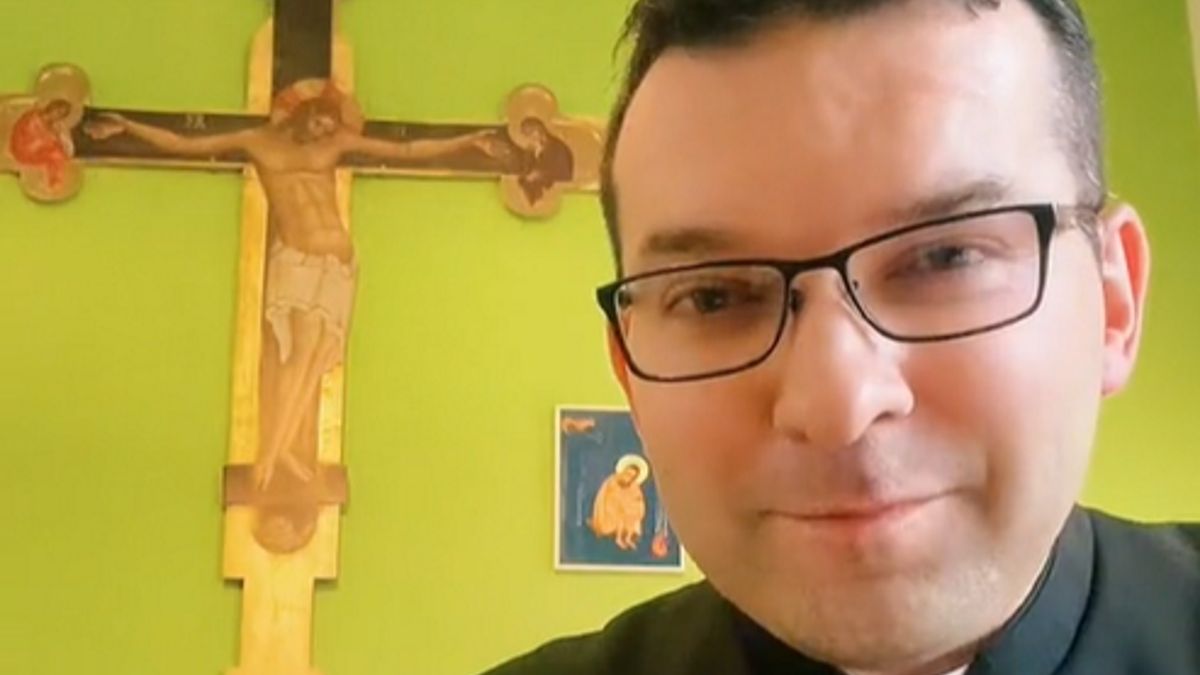 Duchowny zabrał głos w sprawie świętych obrazków