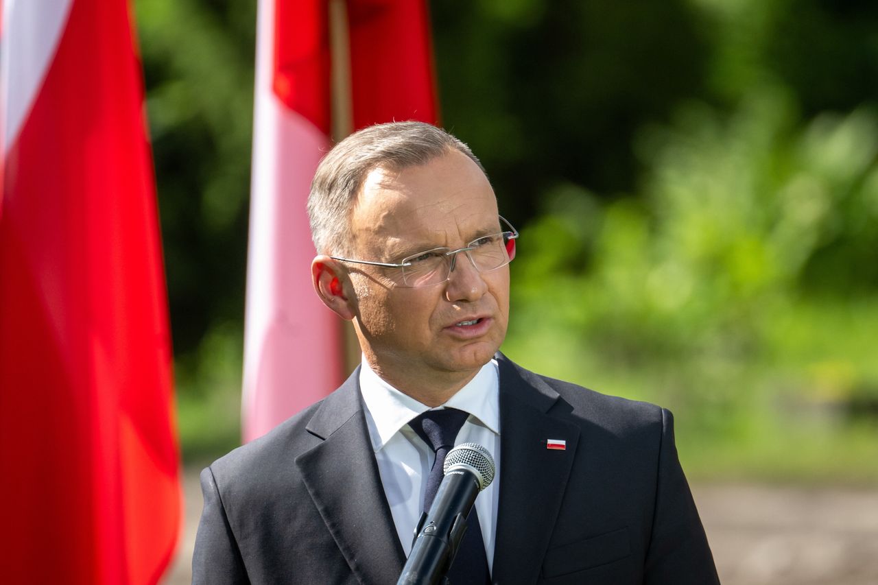 Żołnierze zakuci w kajdanki na granicy. Andrzej Duda reaguje