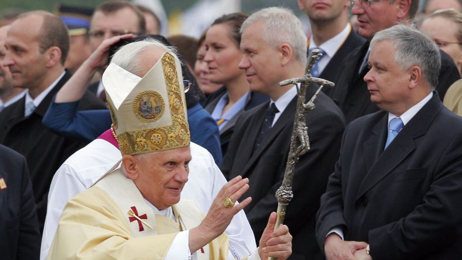 Papież Benedykt XVI podczas pielgrzymki do Polski w 2006 r.