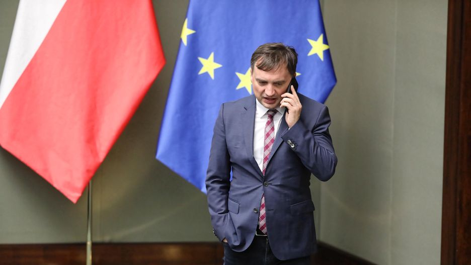 Fundusz podległy Zbigniewowi Ziobrze nakazał usunąć artykuł po pedofilii w Kościele