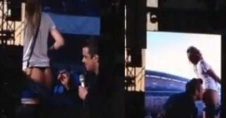Robbie Williams POCAŁOWAŁ FANKĘ W POŚLADKI!
