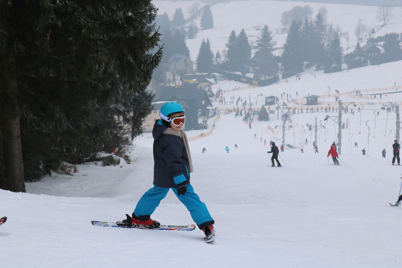 Ferie 2024. Pełen terminarz. Uczniowie wyczekują zimowych wakacji