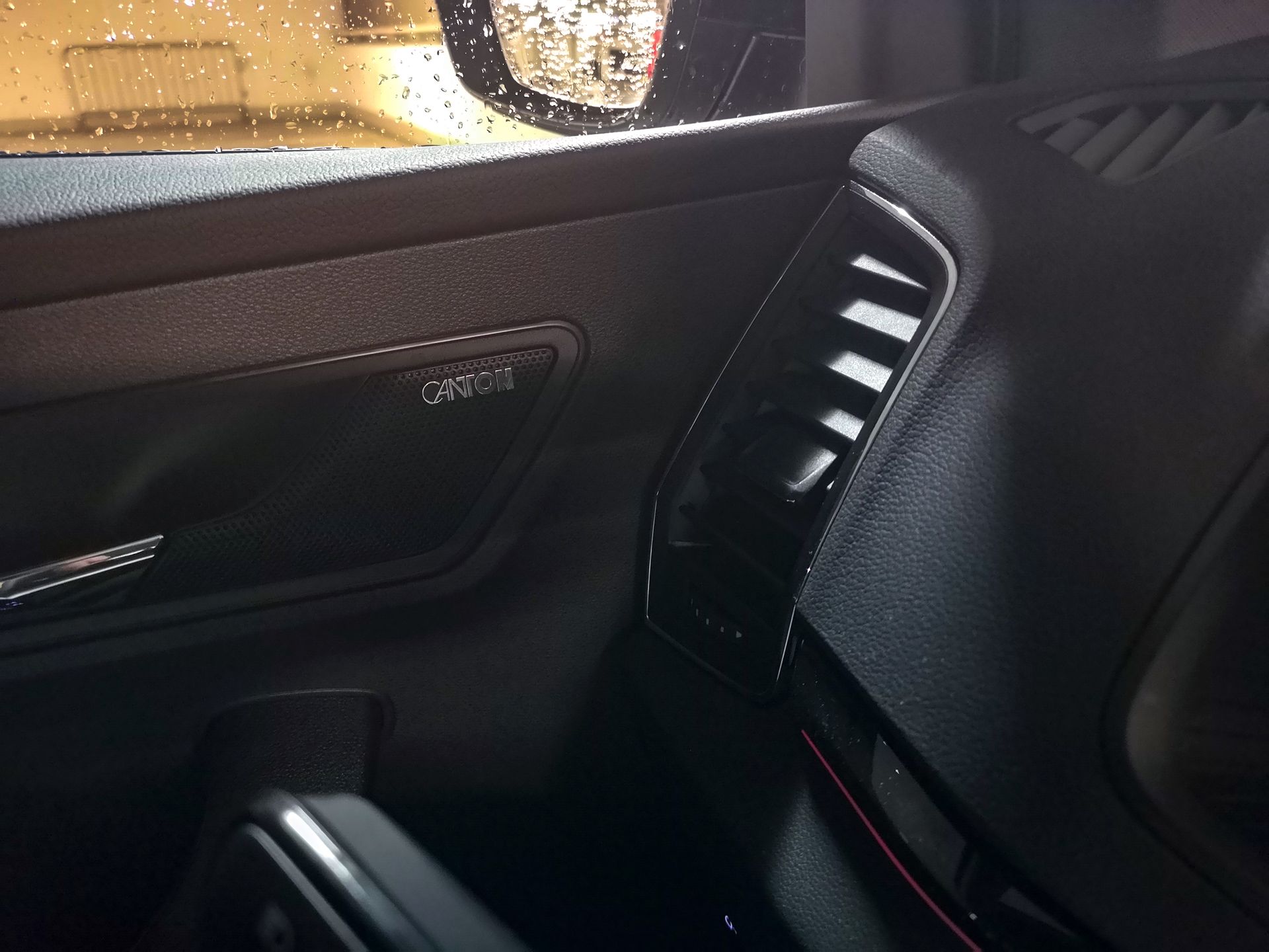 Skoda Karoq: Adaptacyjne zawieszenie, audio Canton i (prawie) zdalny dostęp do auta 15