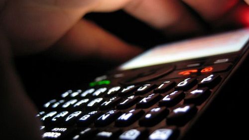 UKE walczy o darmowy Internet, Play umarza rachunki za płatny 1