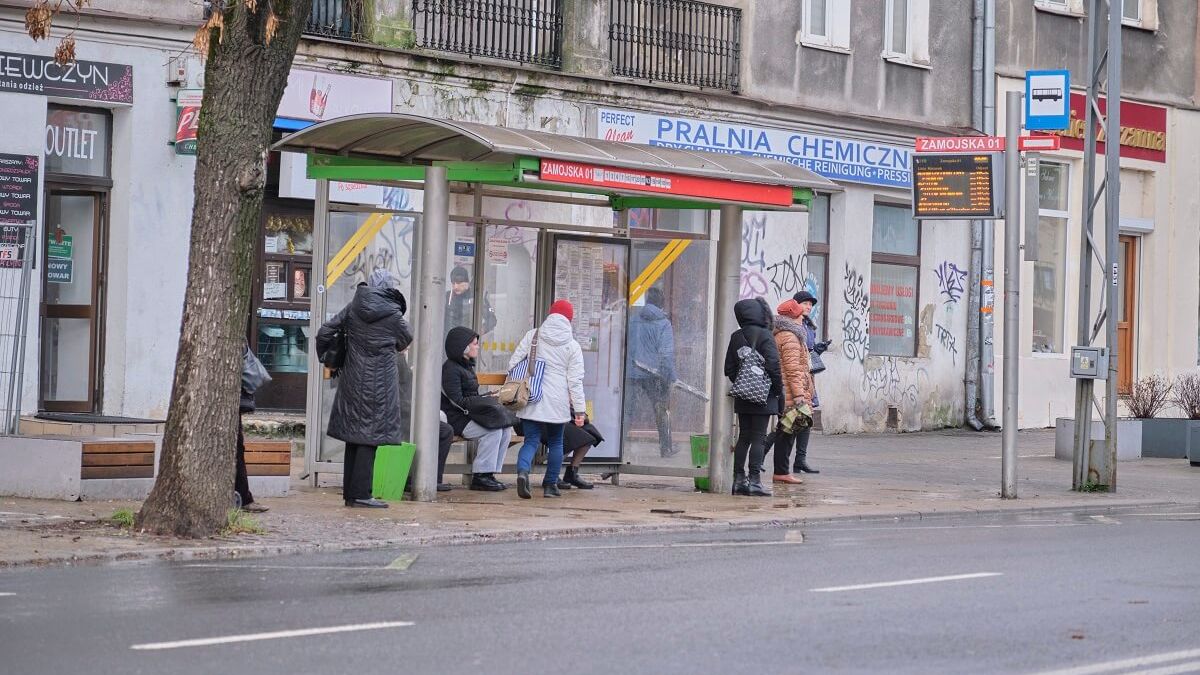 Przystanek komunikacji miejskiej Zamojska 01