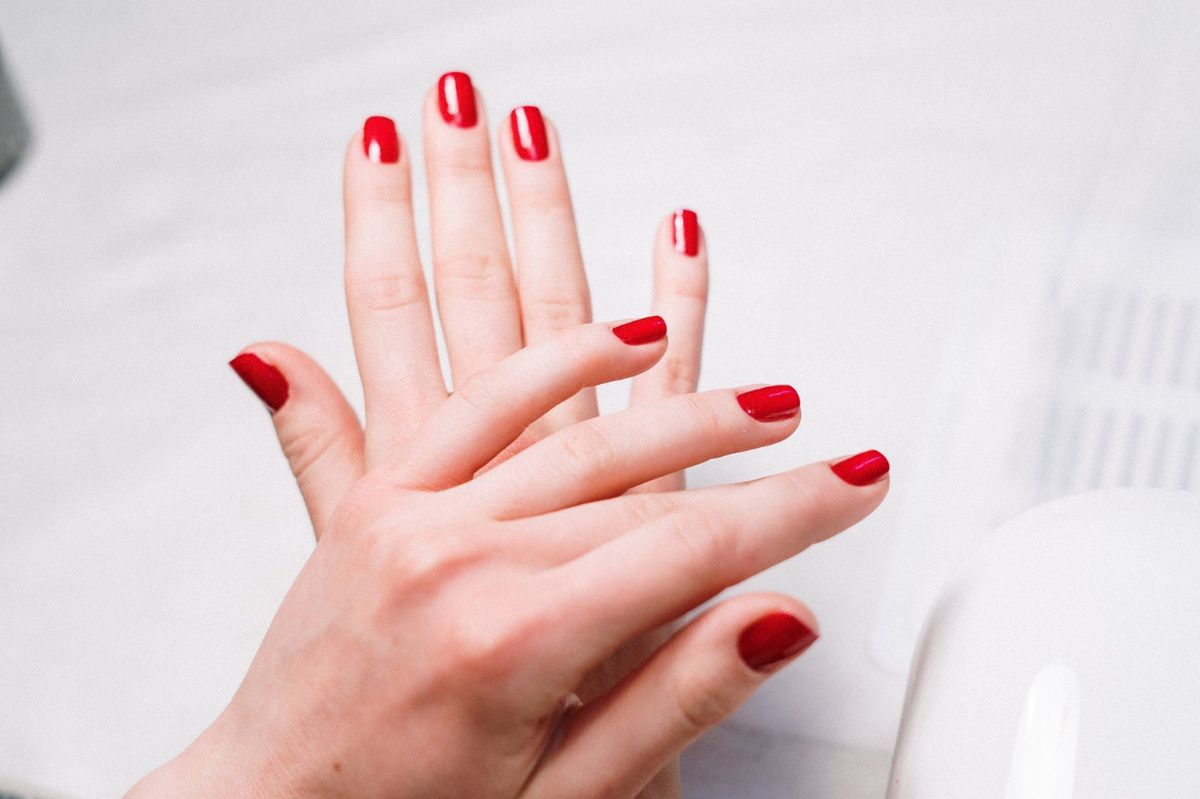 Zestaw do hybrydy. Ten manicure możesz wykonać samodzielnie w domu