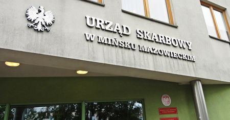Kto musi zapłacić podatek od zakupu samochodu i jak to zrobić?