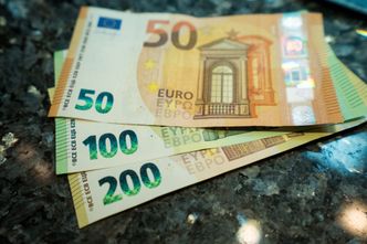 Kursy walut NBP 02.08.2021 Poniedziałkowy kurs funta, euro, dolara i franka szwajcarskiego