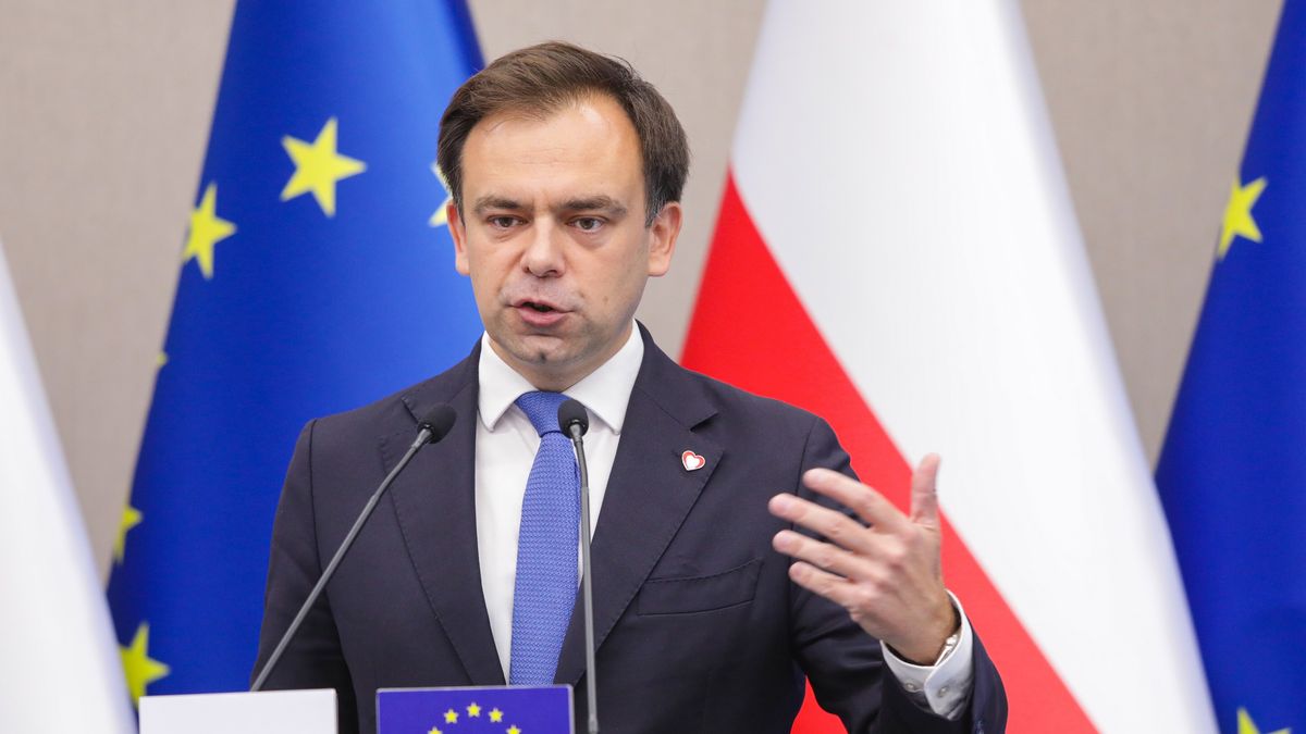Warszawa, 05.08.2025. Minister finansów i gospodarki Andrzej Domański na konferencji prasowej "Od oszczędności do inwestycji - inwestowanie bez podatku", 5 bm. w siedzibie resortu w Warszawie. (mr) PAP/Tomasz Gzell