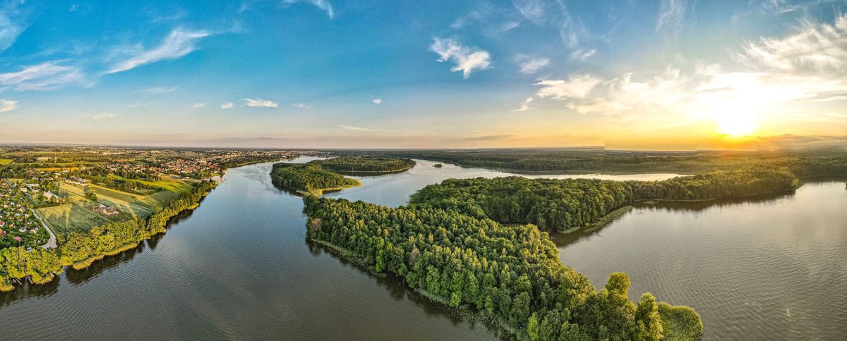 Makieta dzika pływała po Jezioraku - najdłuższym jeziorze w Polsce