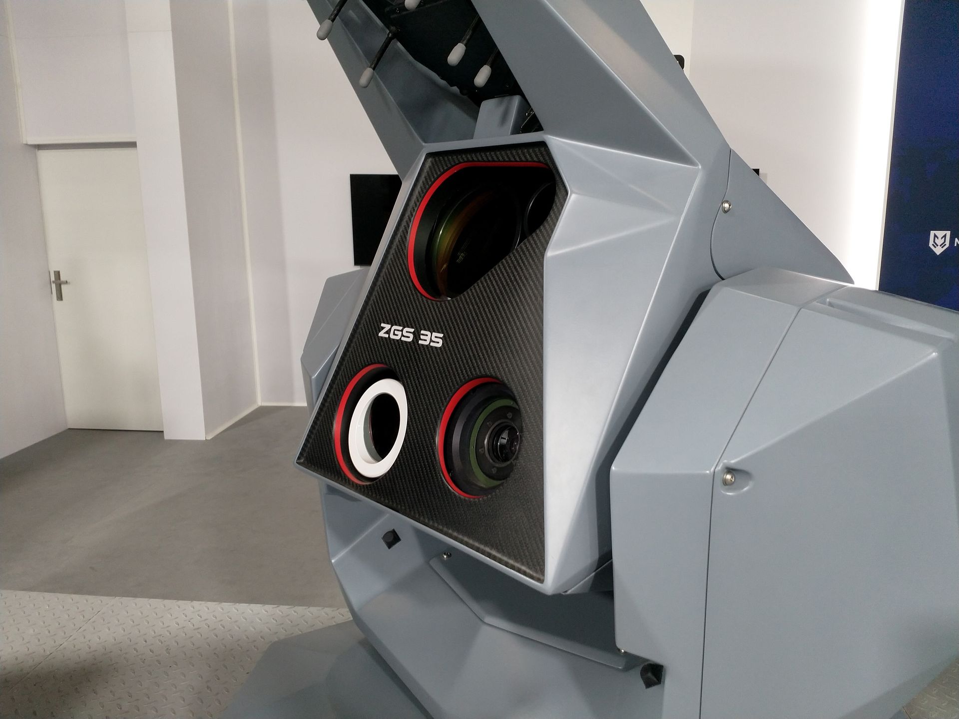 OSU-35K Tryton od PIT-RADWAR - głowica obserwacyjna zawierająca kamerę dzienną, termowizję, dalmierz laserowy oraz system IFF krótkiego zasięgu.