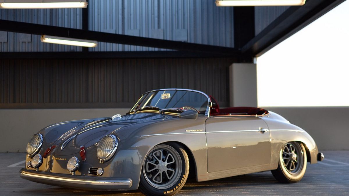 Samochód bazuje na skróconym i wzmocnionym podwoziu Volkswagena Garbusa z 1964 roku. Podobnie jak oryginał, z tyłu ma silnik bokser, ale ta jednostka ma pojemność 1,9 litra i 153 KM. Moc przekazywana jest za pośrednictwem 4-biegowej, manualnej skrzyni.