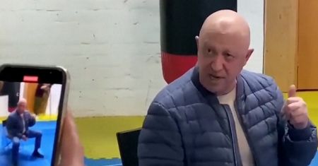 Wpadka Prigożyna. Wystąpił w Rosji na tle niebiesko-żółtych barw Ukrainy
