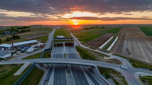 Kierowcy pojadą szybciej. Podnieśli limit prędkości w tunelach na S52