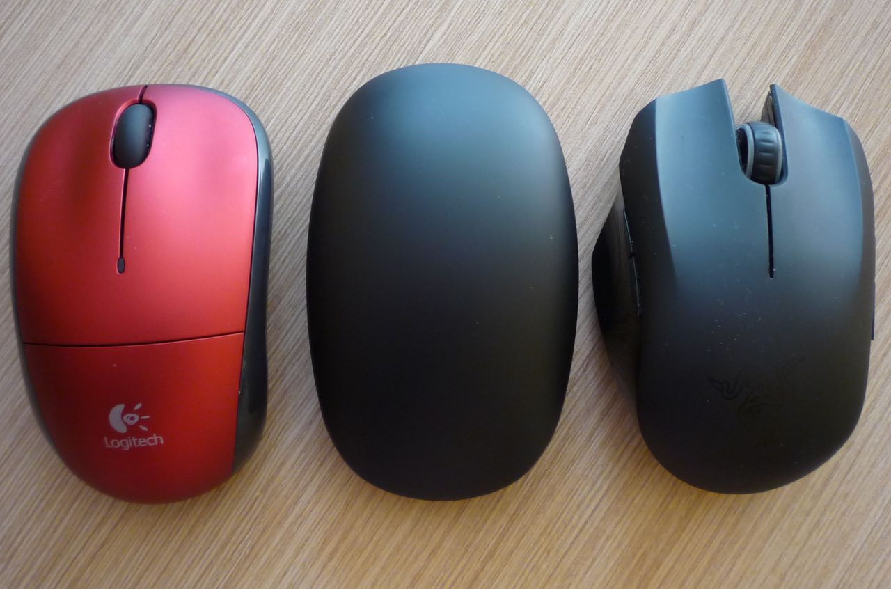 Manhattan Stealth Touch Mouse to niewielka mysz (od lewej: Logitech M215, Manhattan Stealth Touch Mouse, Razer Orochi)