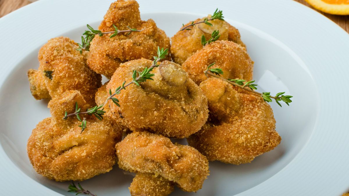 Pieczarki w cieście serowym są świetne jako imprezowa przekąska