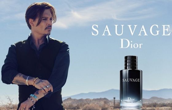 Johnny Depp reklamuje perfumy Dior Sauvage (wideo)