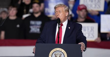 Trump straszy Iran kolejną armadą. Ceny ropy rosną