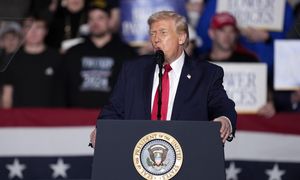 Trump straszy Iran kolejną armadą. Ceny ropy rosną