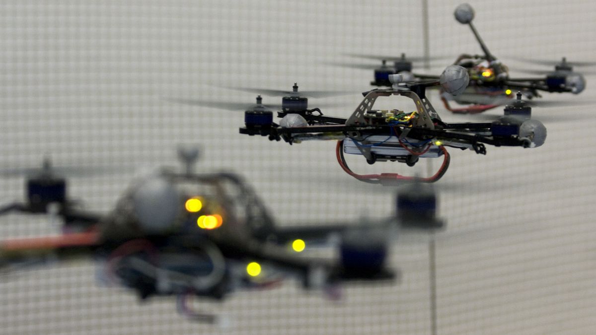 Zobacz, jak quadrokoptery budują własną choinkę [wideo] 1