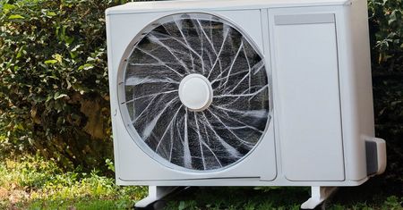 Więzienie za pompę ciepła lub klimatyzator. Lepiej uważaj co i gdzie instalujesz