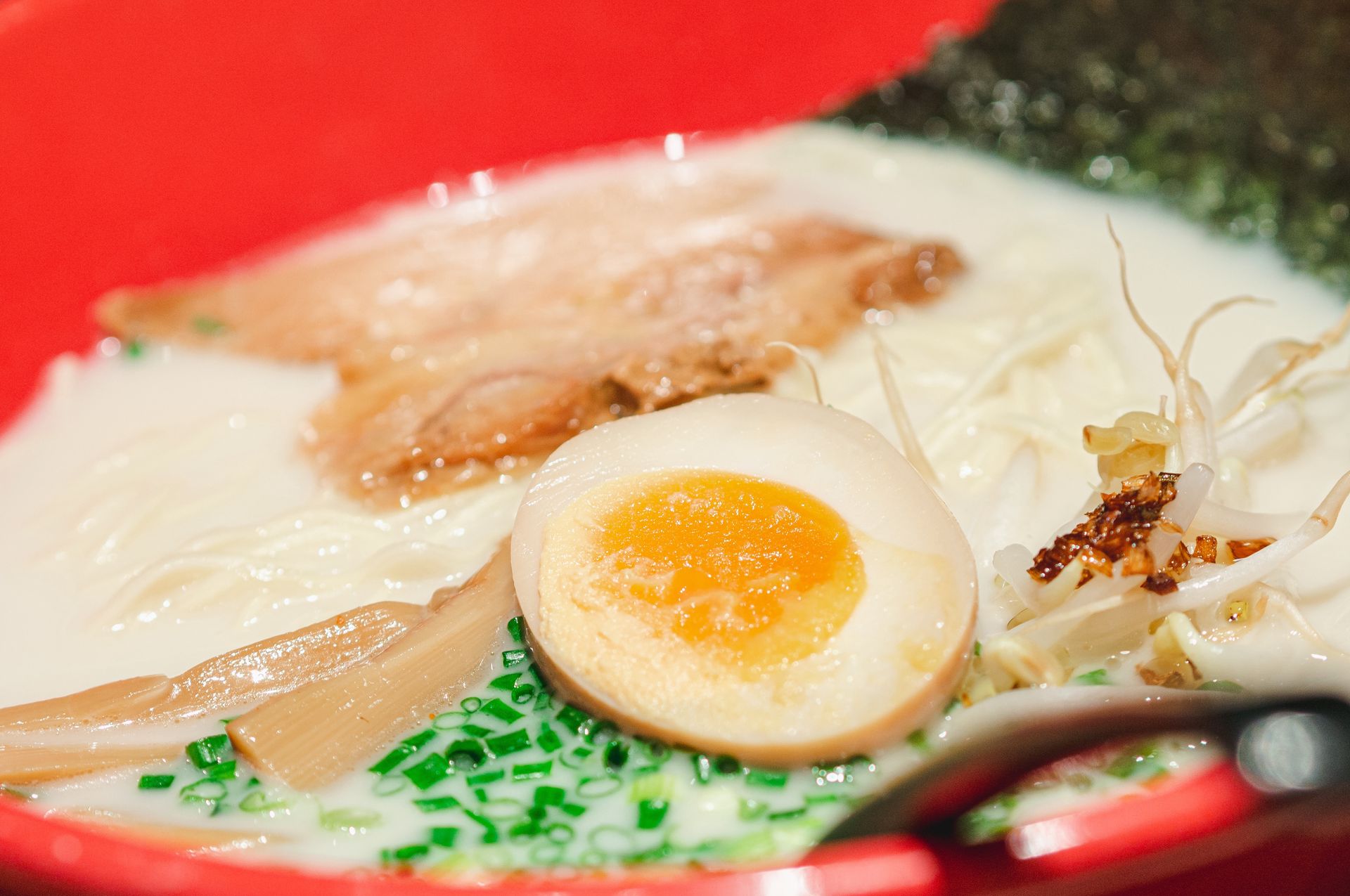 Nigdy nie wylewam żurku po Wielkanocy. Przerabiam go na modne danie