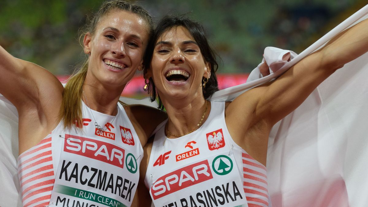 Athletics, Natalia Kaczmarek (Poland) and Anna Kielbasinska (Poland) after the womens 400m final , on August 17, 2022 in Munchen, Germany. (Photo by Sven Beyrich/JustPictures/LiveMedia/NurPhoto via Getty Images)
 NO USE SWITZERLAND.