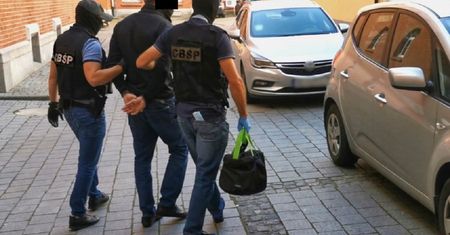 Wyłudzali VAT, pieniądze ukrywali m.in. w pralce. Gang rozbity