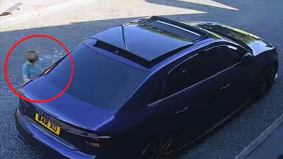 Wystarczyła chwila. 5-latek uszkodził luksusowe auto