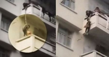 7-latek zwisał z balkonu na linie, by uratować kota babci. Przechodnie nagrali dramatyczną sytuację