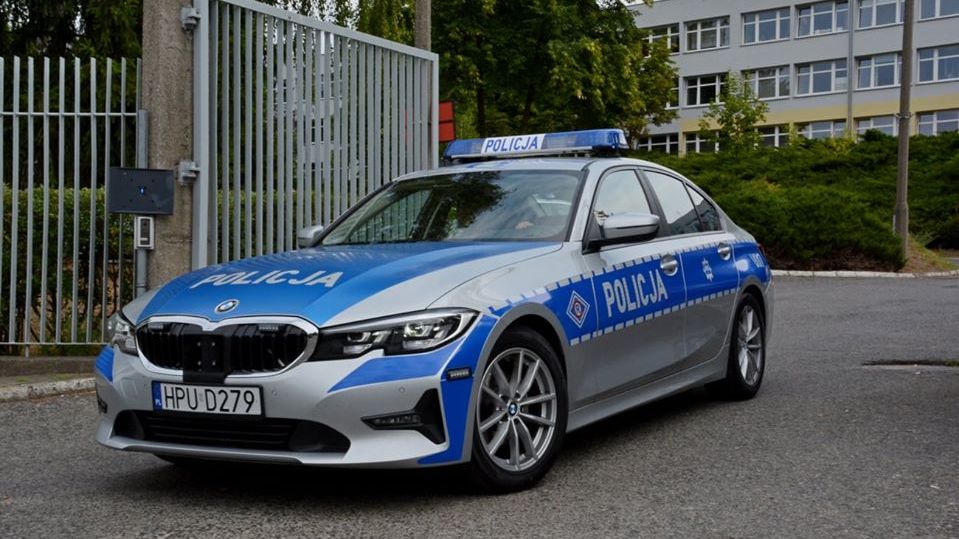 Na nielegalną imprezę przybyło kilka radiowozów wliczając w to pościgowe auta grupy Speed.