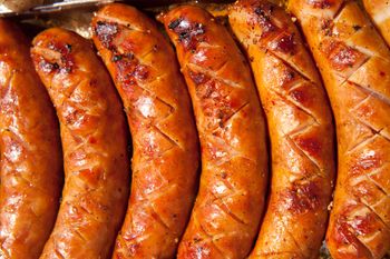 Lubisz sobie codziennie zjeść kiełbasę lub hot doga? Naukowcy nie mają dla ciebie dobrych wiadomości