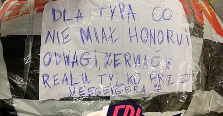 Zakończył związek przez Messengera. Tę paczkę od byłej dziewczyny zapamięta na długo