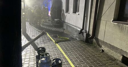 Pożar w Drobinie: trzy osoby ewakuowane, dwie trafiły do szpitala