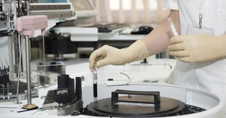 Koronawirus Czechy. Blisko 3 tysiące nowych przypadków. Jest stan wyjątkowy