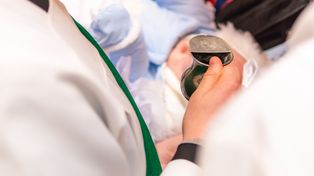 Kilka stów za sakrament. W sieci sprzedają fałszywki na potęgę