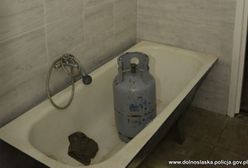 Ząbkowice Śląskie. Policjanci uratowali życie mieszkańców kamienicy. Wynieśli z mieszkań rozgrzane butle z gazem