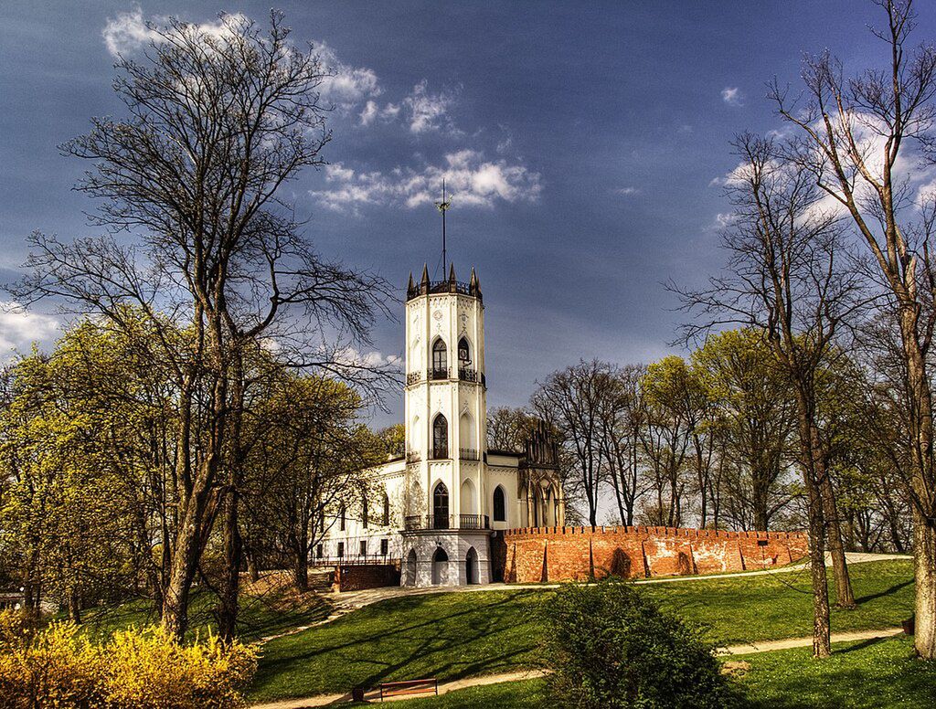 Neogotycki pałac Krasińskich w Opinogórze Górnej