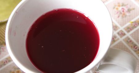 Wymieszaj z wodą. Doładowanie dla wątroby, jelit i żołądka