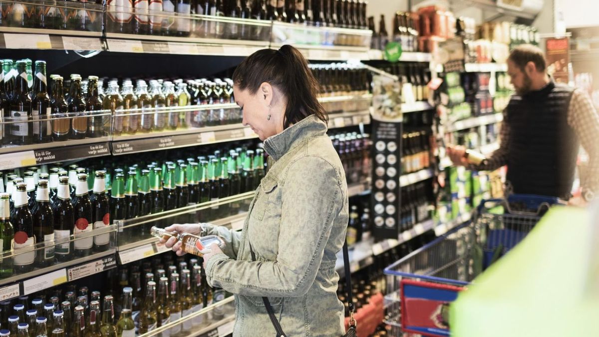 Dyskonty rozpijają Polaków? Mniej niż 10 zł za wódkę