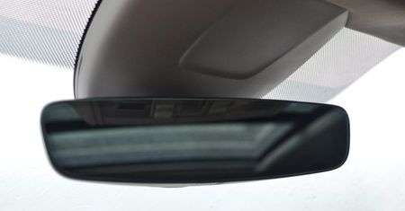 Jak działa lusterko fotochromatyczne?