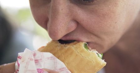 Fast foody uszkadzają mózg i zwiększają ryzyko depresji