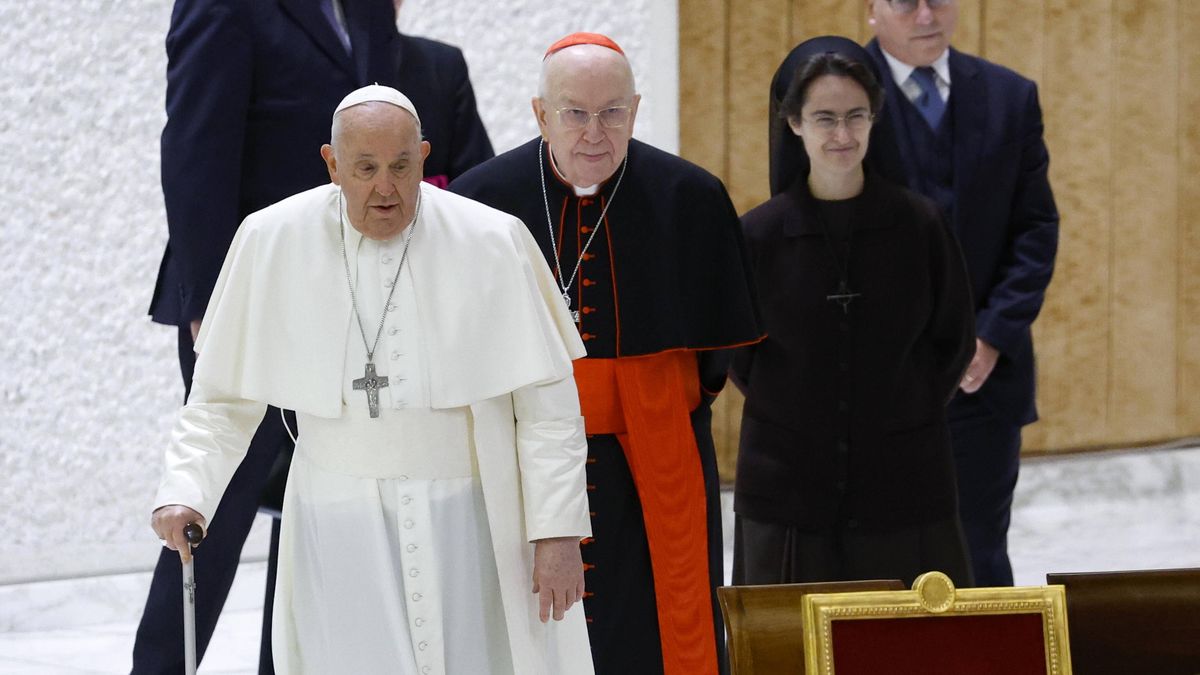 Papież Franciszek z siostrą Raffaellą Petrini oraz z 